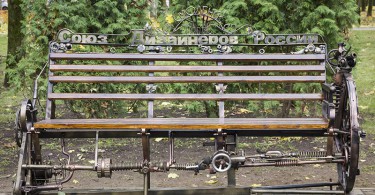 союз дизайнеров россии возле фонтана в парке Блонье лавочка Смоленск