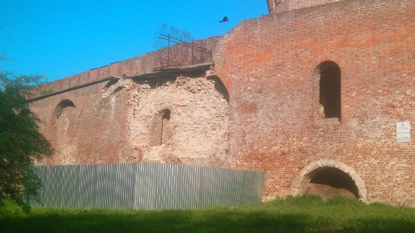 В Смоленске обрушилась часть крепостной стены