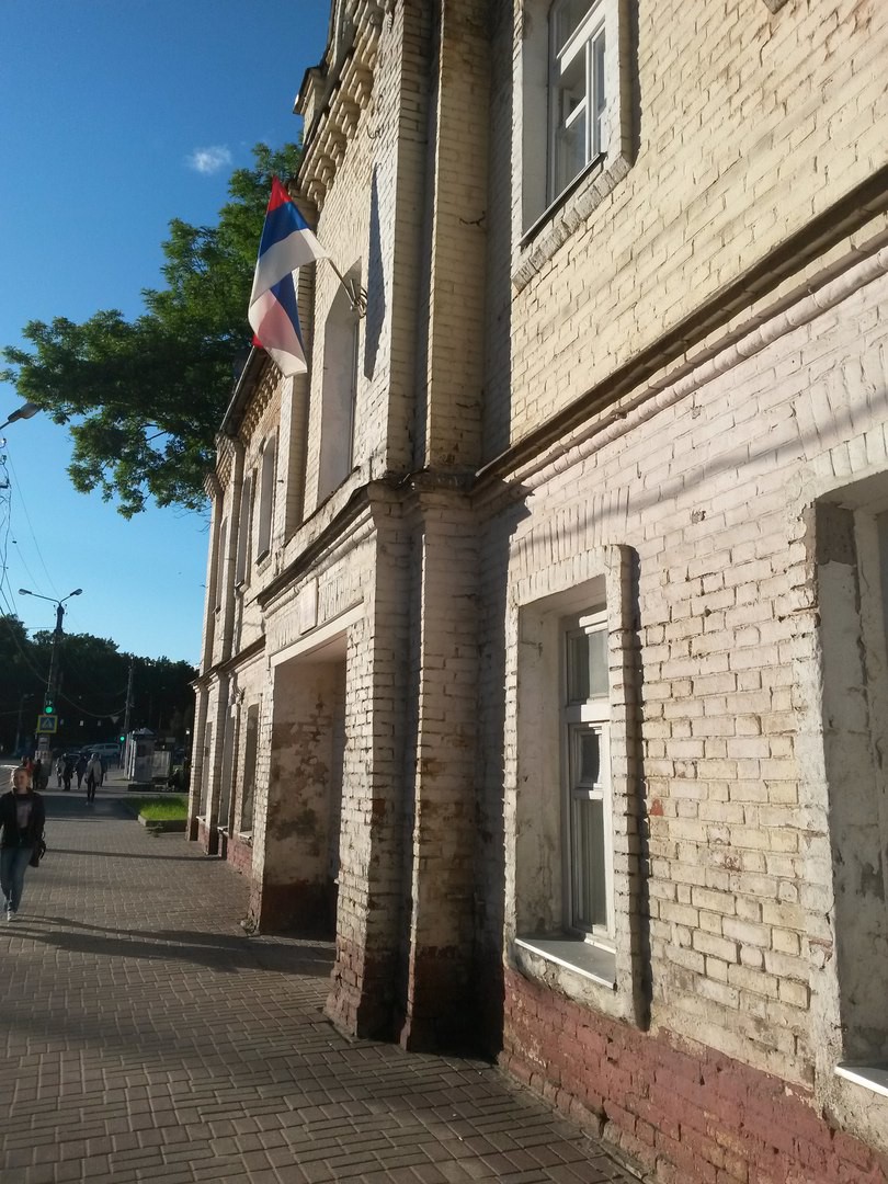 в смоленске на здании муниципалитета повесили флаг другого государства