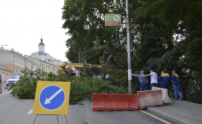 Из-за аварии в Смоленске на Большой Советской воду отключили у половины города