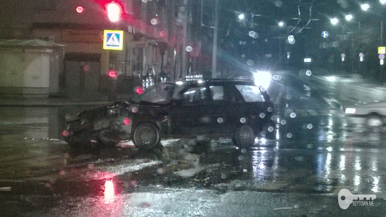 Четыре автомобиля столкнулись на пересечении трёх улиц в Смоленске