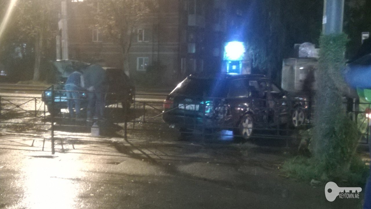 Четыре автомобиля столкнулись на пересечении трёх улиц в Смоленске