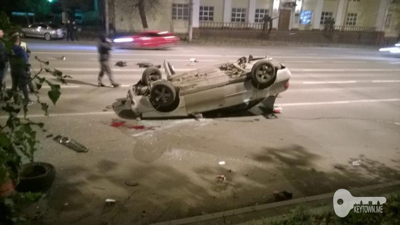 В Смоленске на проспекте Гагарина перевернулась машина