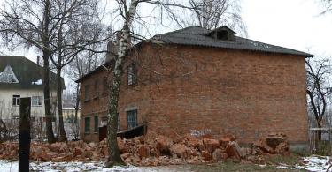 В Смоленске рухнула кирпичная труба котельной
