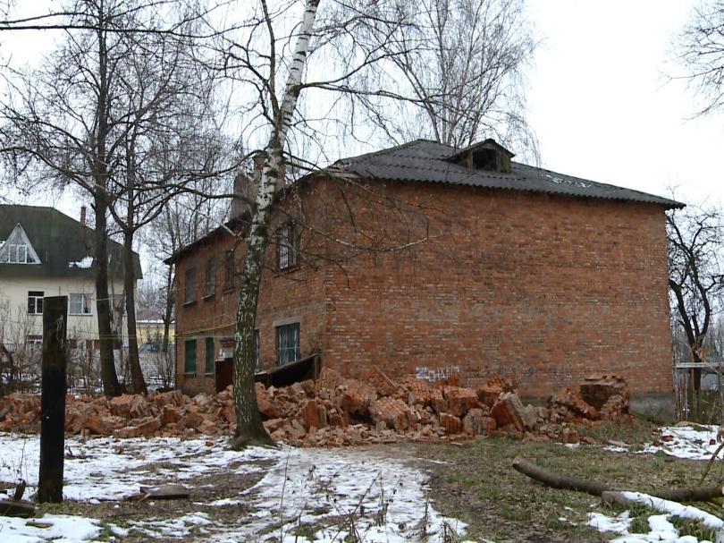 В Смоленске рухнула кирпичная труба котельной