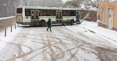 В Смоленске автобус перекрыл Большую Советскую