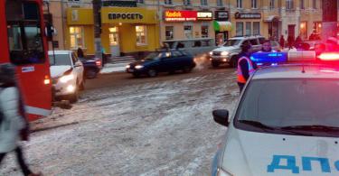 В центре Смоленска из-за ДТП встали трамваи