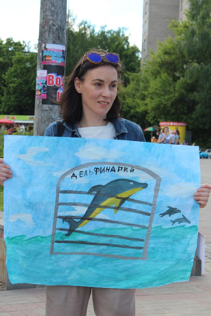 пикет против передвижных дельфинариев