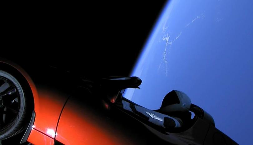 SpaceX успешно запустила Falcon Heavy с «Теслой» Илона Маска на борту